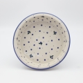Okrągłe ceramiczne naczynie do zapiekania z Bolesławca, ręcznie zdobiona ceramika bolesławiecka, polskie rękodzieło artystyczne do piekarnika, mikrofalówki i zmywarki.