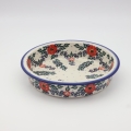 Okrągłe ceramiczne naczynie do zapiekania z Bolesławca, ręcznie zdobiona ceramika bolesławiecka, polskie rękodzieło artystyczne do piekarnika, mikrofalówki i zmywarki.