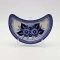 Tacka półksiężyc z ceramiki Bolesławiec, ręcznie malowana, tradycyjny polski design.