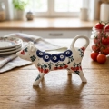 Ceramiczny mlecznik krowa z Bolesławca.