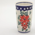 Ceramiczny kubek podróżny Bolesławiec z czerwoną silikonową pokrywką i opaską – wzór pomidory.