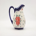 Klasyczny dzbanek ceramiczny z Bolesławca to wszechstronne i niezwykle eleganckie naczynie.