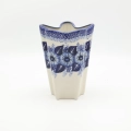 Ręcznie malowany ceramiczny wazon Lilia z Bolesławca.