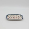 Ręcznie malowany prostokątny półmisek ceramiczny z Bolesławca w tradycyjny wzór.