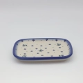 Ręcznie malowany prostokątny półmisek ceramiczny z Bolesławca.