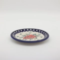 Talerz deserowy ANDY 19 cm z ręcznie malowaną dekoracją ceramiczną.