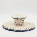 Ceramiczny talerz na ciasto z ręcznie malowanym motywem dekoracyjnym.