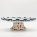 Ceramiczny talerz na ciasto z ręcznie malowanym motywem dekoracyjnym.