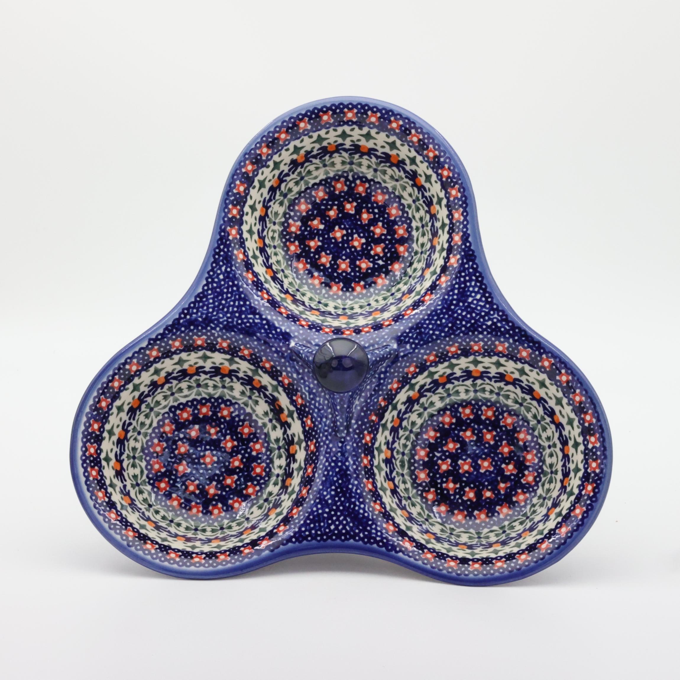 Tacka do serwowania potrójna A365 D21 – ręcznie malowana ceramika bolesławiecka, idealna do podawania przekąsek, serów i przystawek.