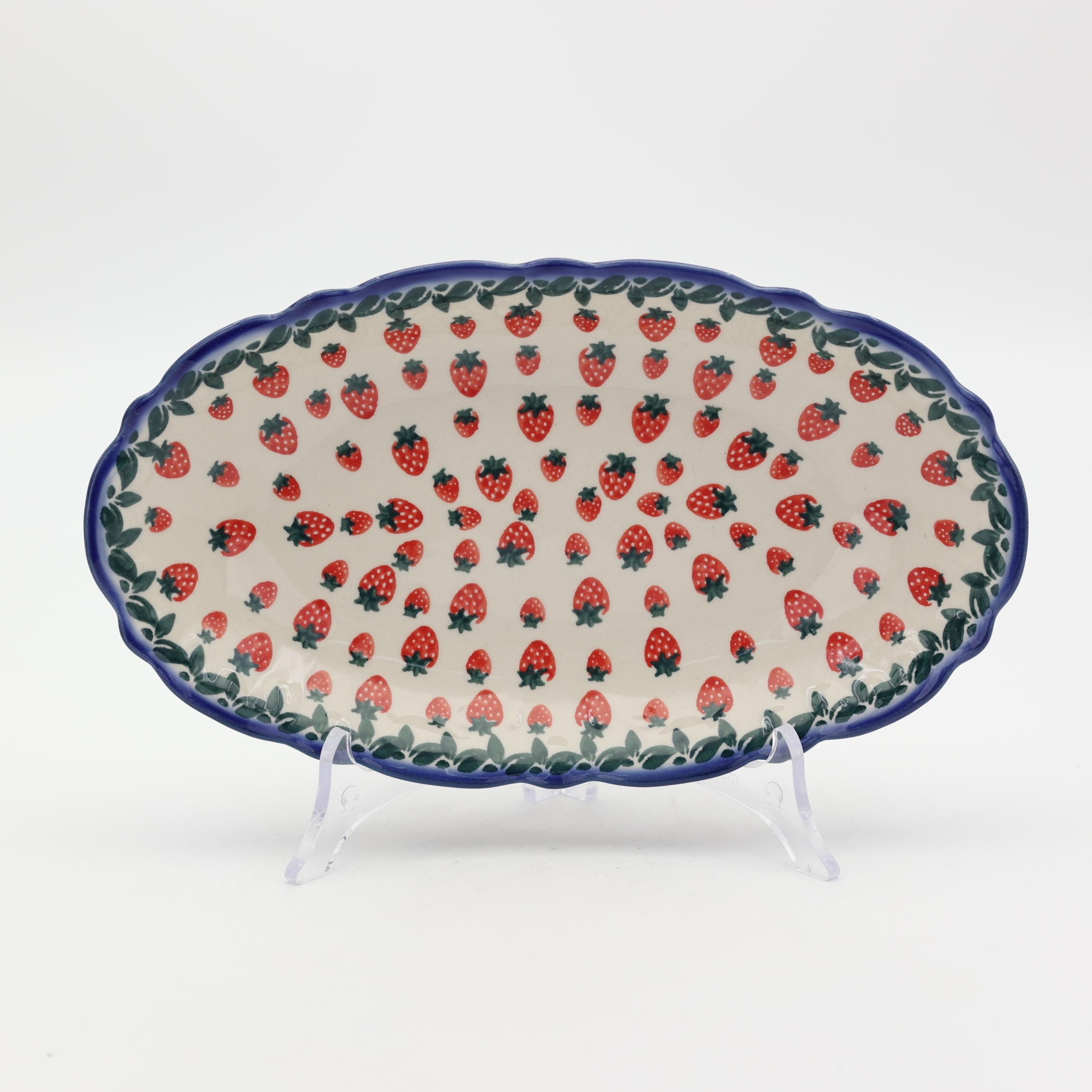 Półmisek z reliefem mały A260 D139 – ręcznie malowana ceramika bolesławiecka, idealna do podawania przystawek, deserów i owoców.