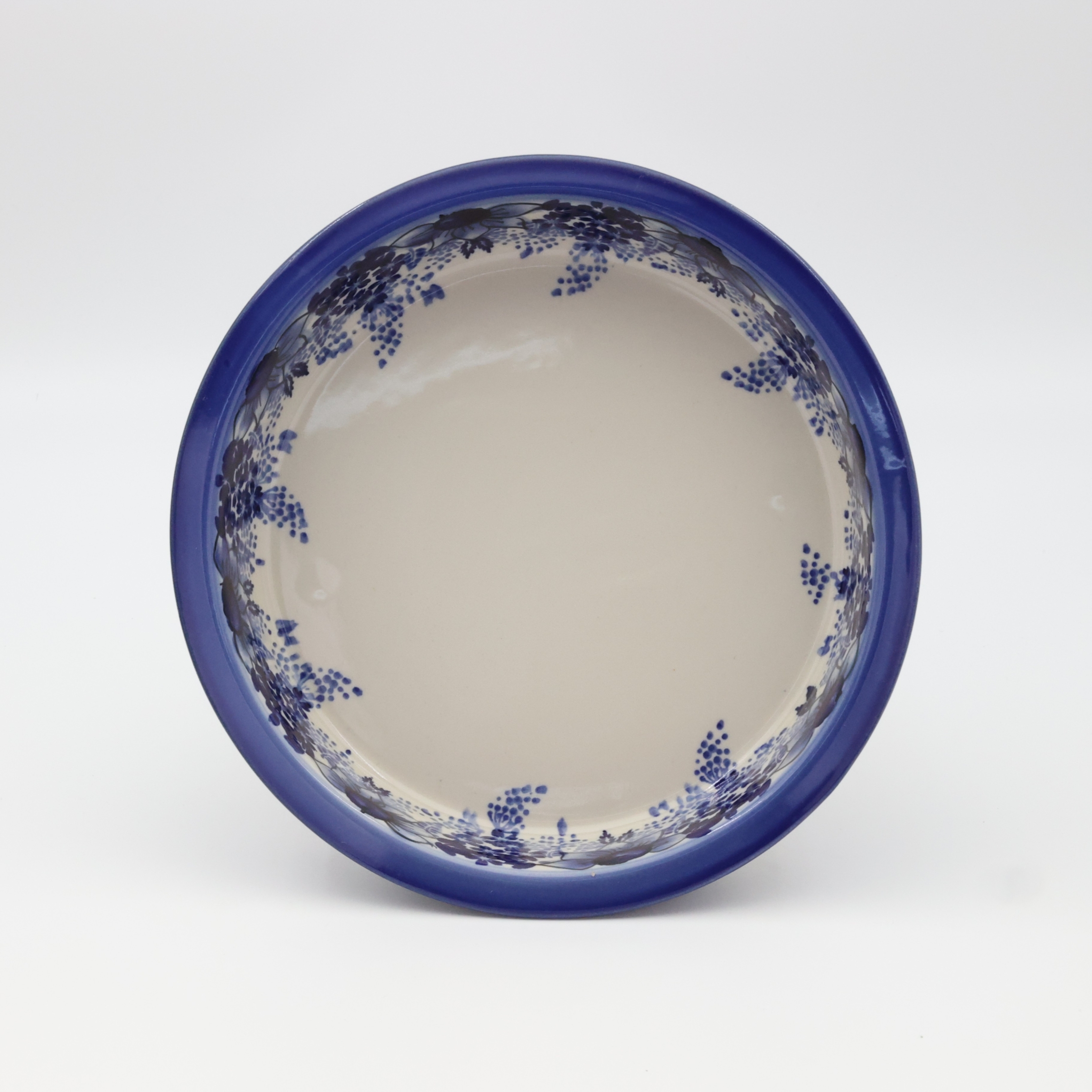 Okrągłe ceramiczne naczynie do zapiekania z Bolesławca, ręcznie zdobiona ceramika bolesławiecka, polskie rękodzieło artystyczne do piekarnika, mikrofalówki i zmywarki.