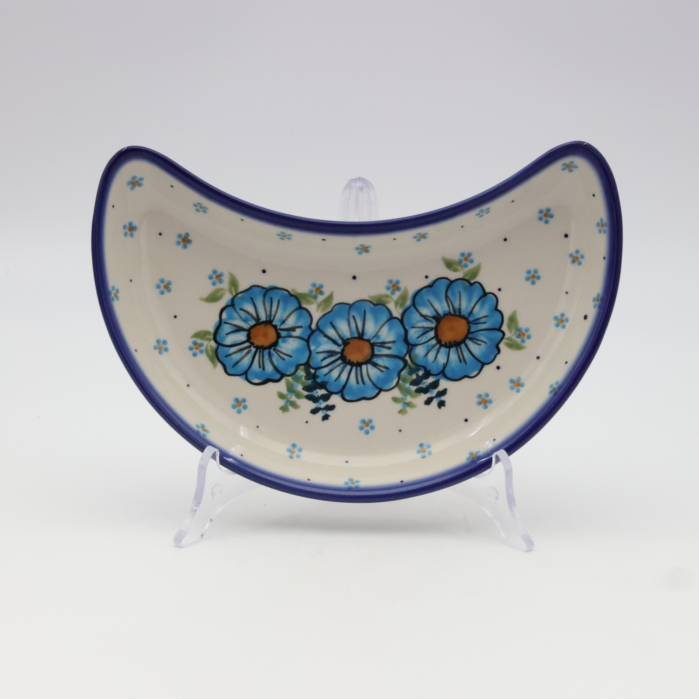 Tacka półksiężyc z ceramiki Bolesławiec, ręcznie malowana, tradycyjny polski design.