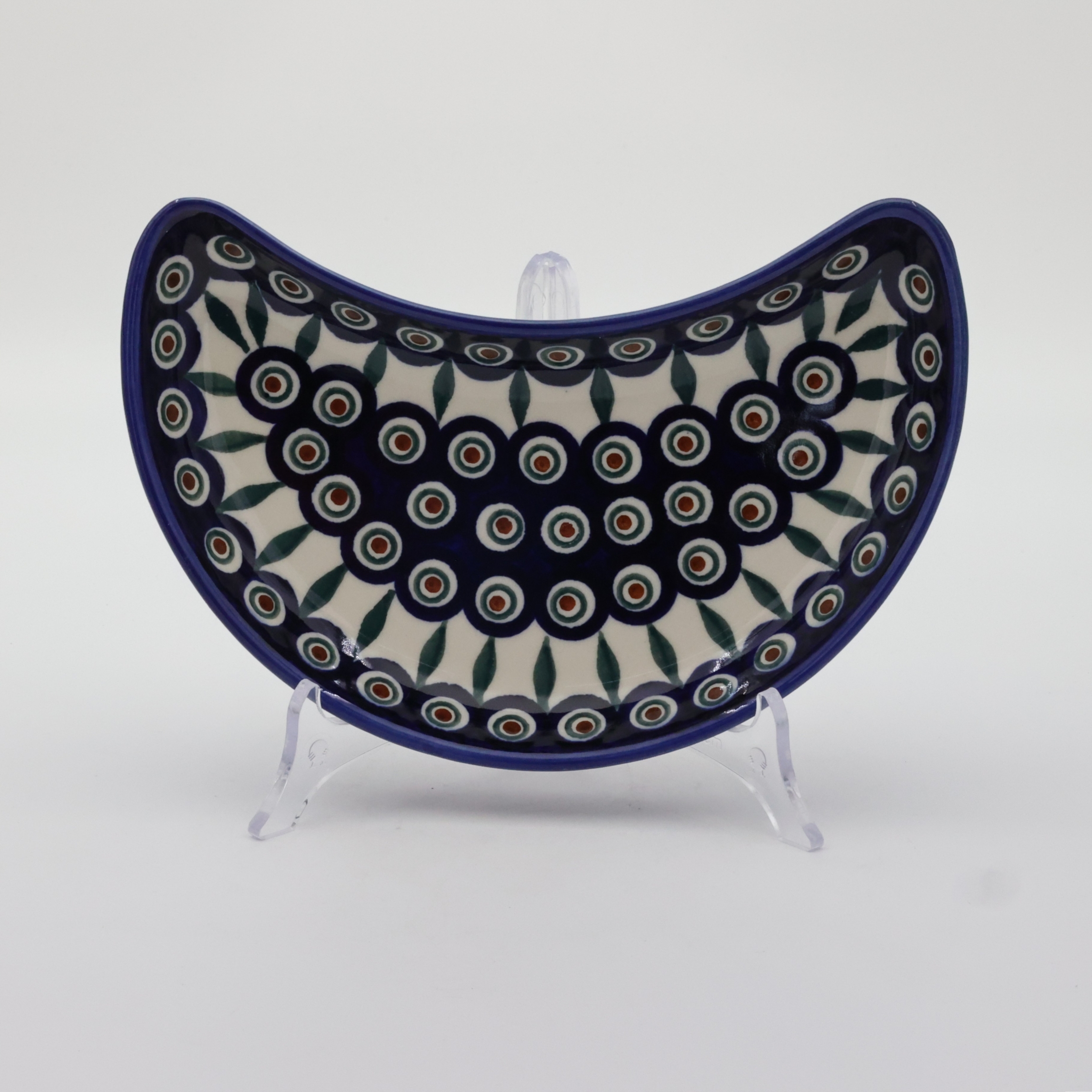 Tacka półksiężyc z ceramiki Bolesławiec, ręcznie malowana, tradycyjny polski design.