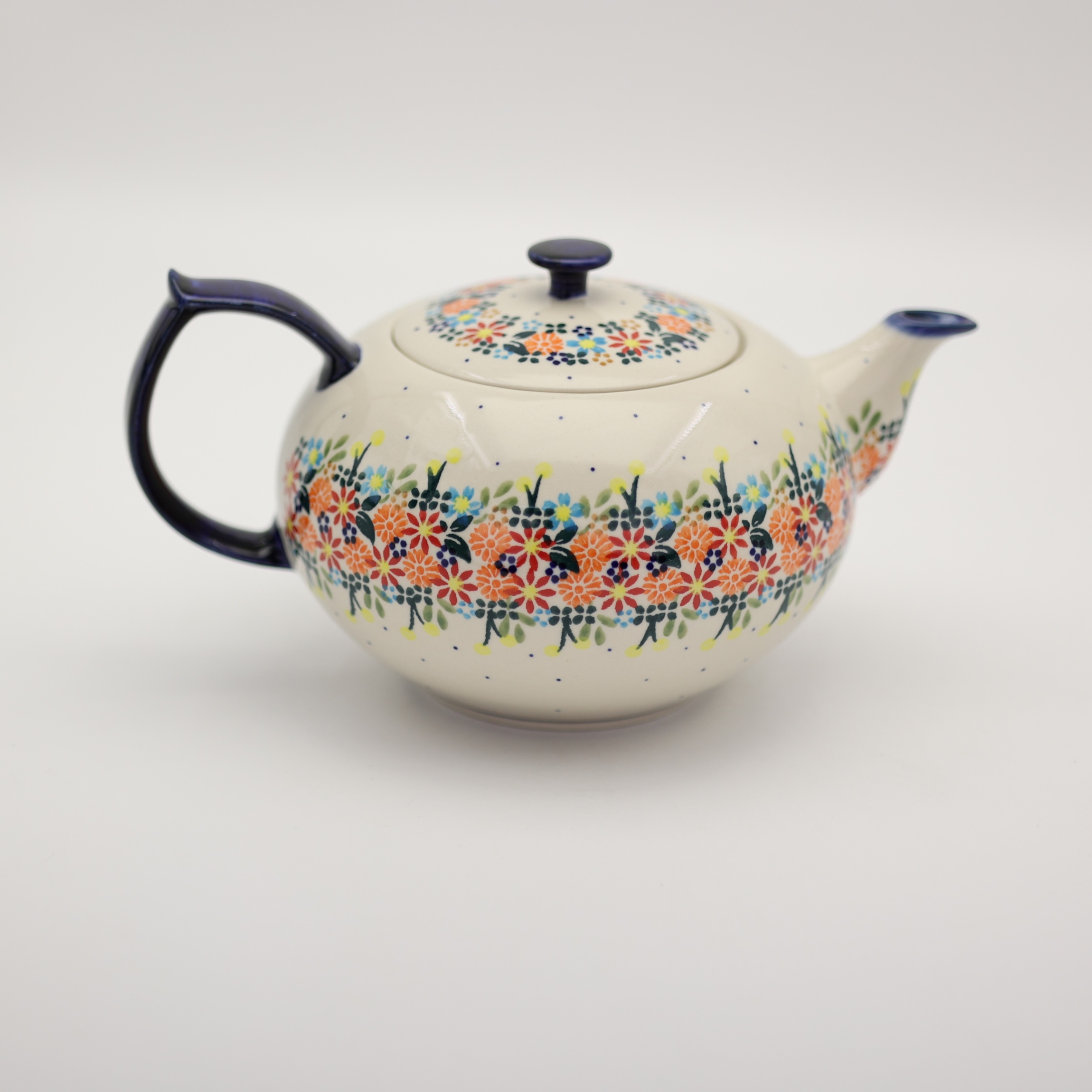 Czajnik bolesławiecki z ceramiki – ręcznie zdobiona ceramika z Bolesławca w tradycyjne kobaltowe wzory. Stylowy czajnik do herbaty, trwały i unikatowy element polskiego rzemiosła ceramicznego.