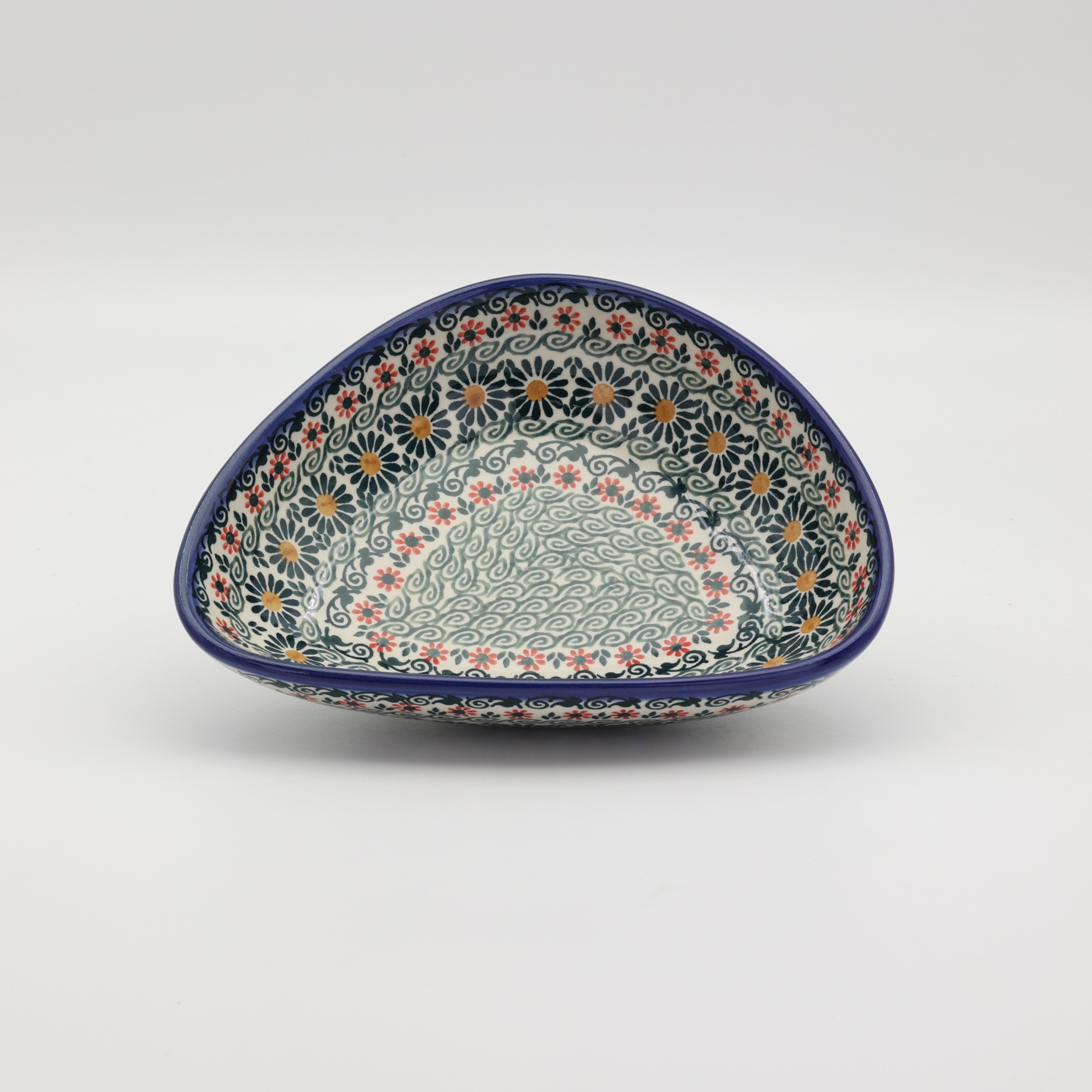 Ręcznie malowana miska ceramiczna z Bolesławca.