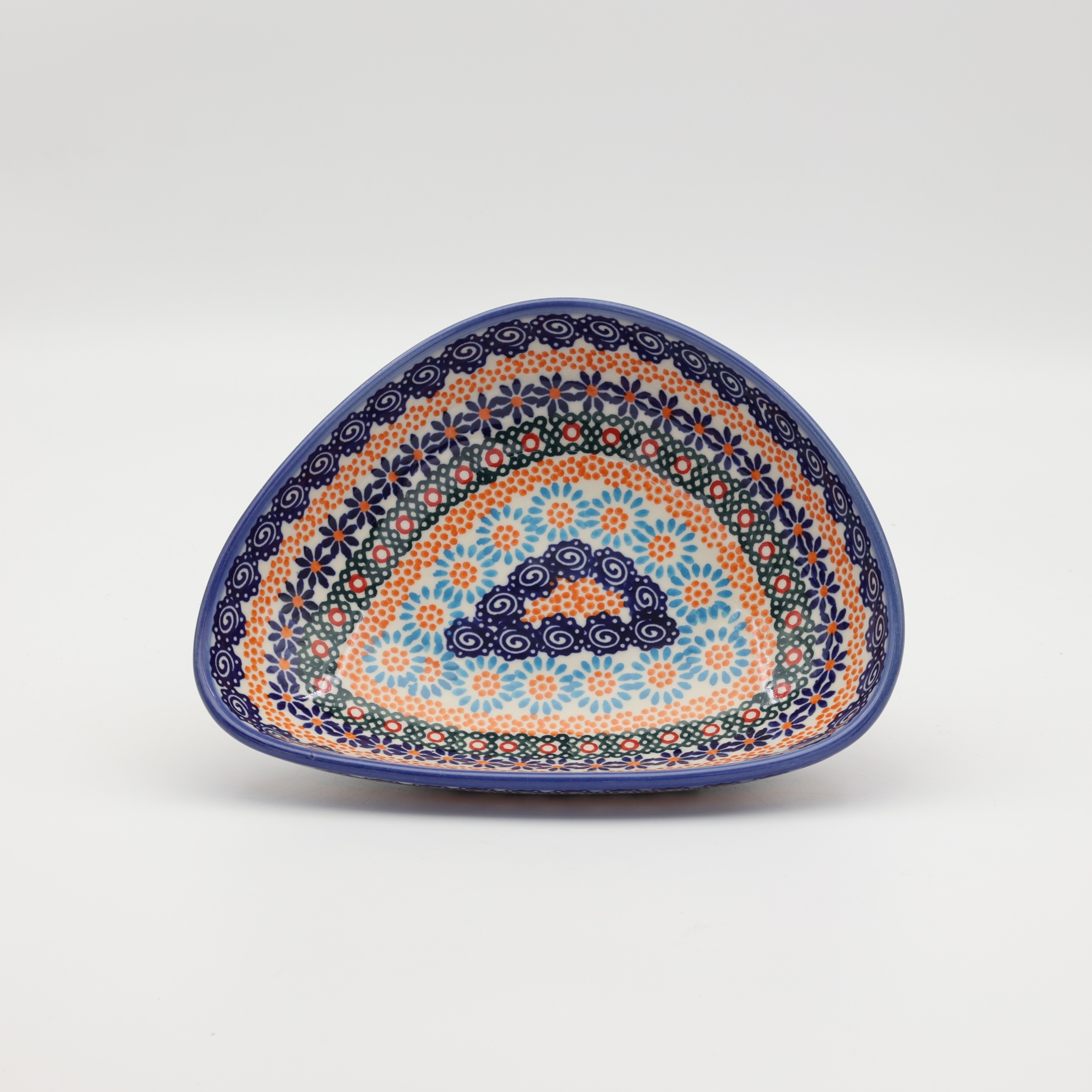 Ręcznie malowana miska ceramiczna z Bolesławca.