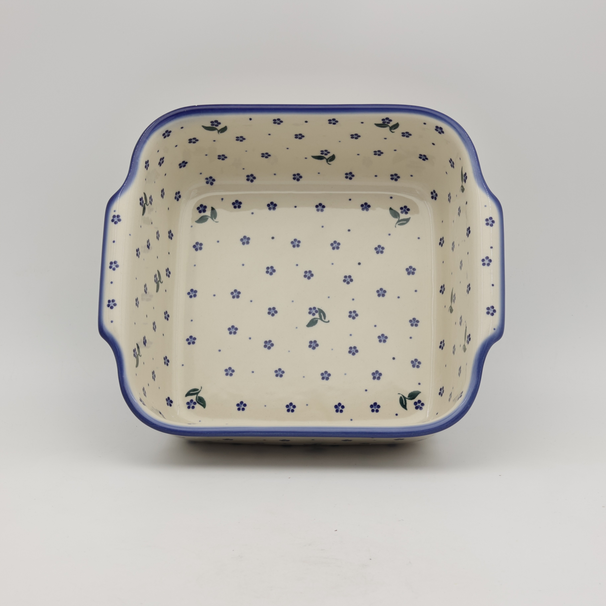 Ceramiczne naczynie do zapiekania z uszami z Bolesławca.