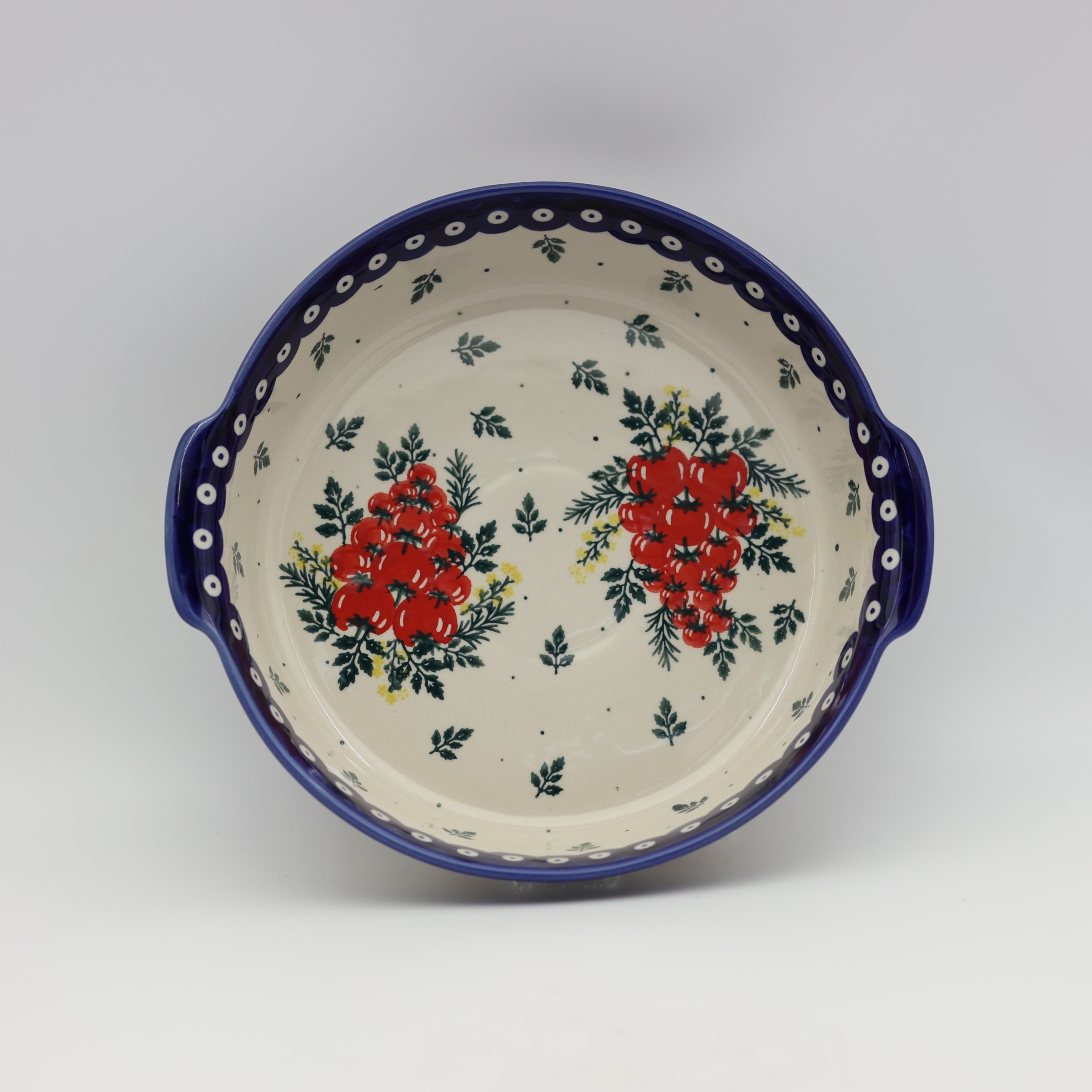 Ceramiczny półmisek okrągły z uchwytami, idealny do serwowania dań na gorąco i na zimno.